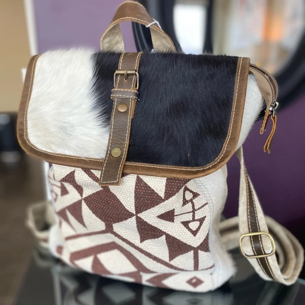Chic Two-Tone Leather Backpack - Picture 1 of 3